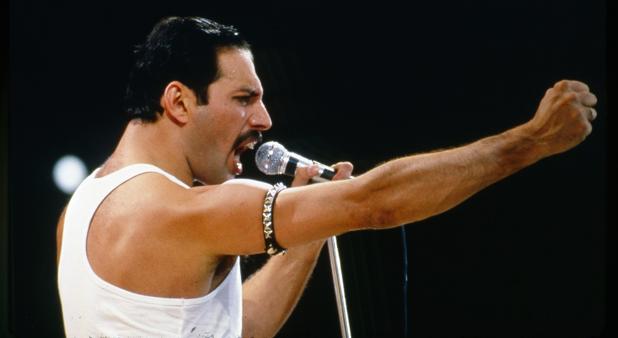 30 anni fa, il 24/11/1991, Freddie Mercury, cantante e pianista dei Queen, ci lasciava